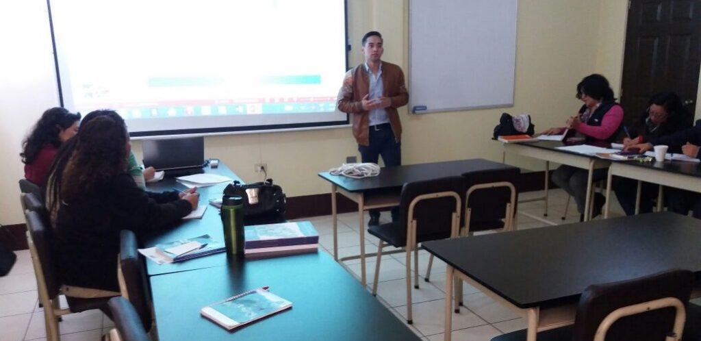 CAPACITACIÓN DE LA LEY DE CONSEJOS DE DESARROLLO A MUJERES EN QUETZALTENANGO