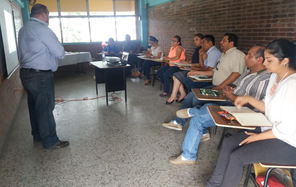 CAPACITACIÓN SOBRE EL SISCODE EN LA USAC MAZATENANGO