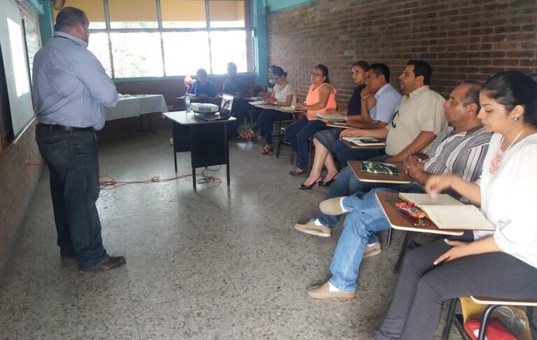 CAPACITACIÓN SOBRE EL SISCODE EN LA USAC MAZATENANGO