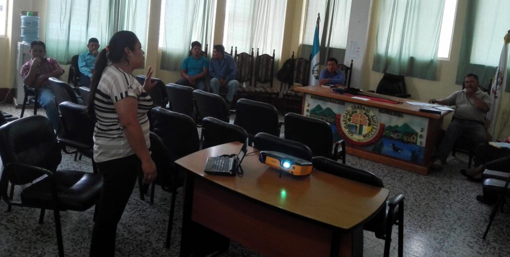 CAPACITACIÓN SOBRE EL SISCODE EN SANTA CRUZ LA LAGUNA SOLOLÁ