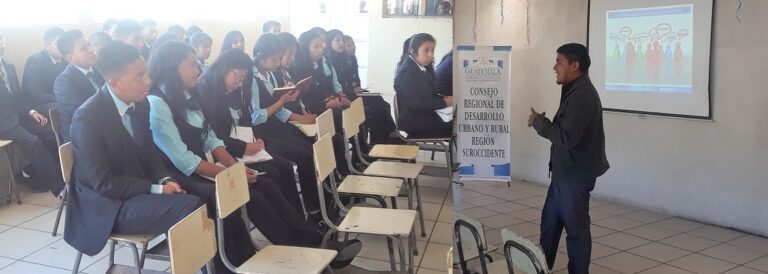 CAPACITACIÓN A GRADUANDOS EN QUETZALTENANGO