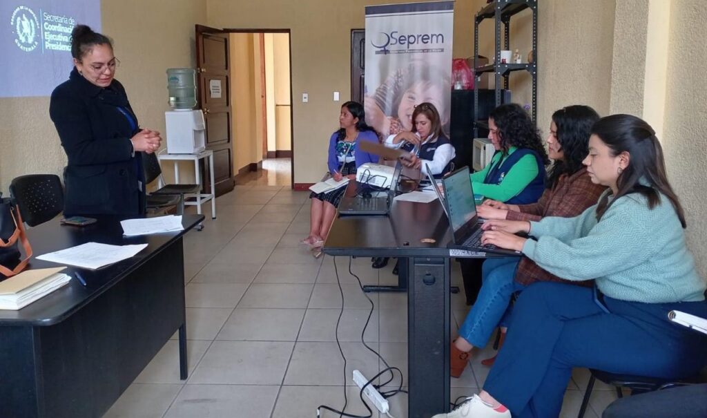 CAPACITACIÓN A LA COMISIÓN DE LA MUJER