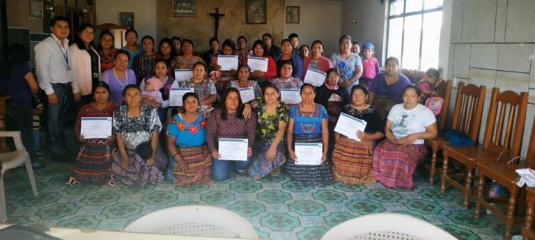 CAPACITACIÓN A MUJERES LIDERES, QUETZALTENANGO