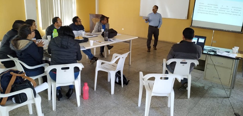 CAPACITACIÓN CÓDIGO MUNICIPAL A PROMOTORES SOCIALES DEL COREDUR SUROCCIDENTE