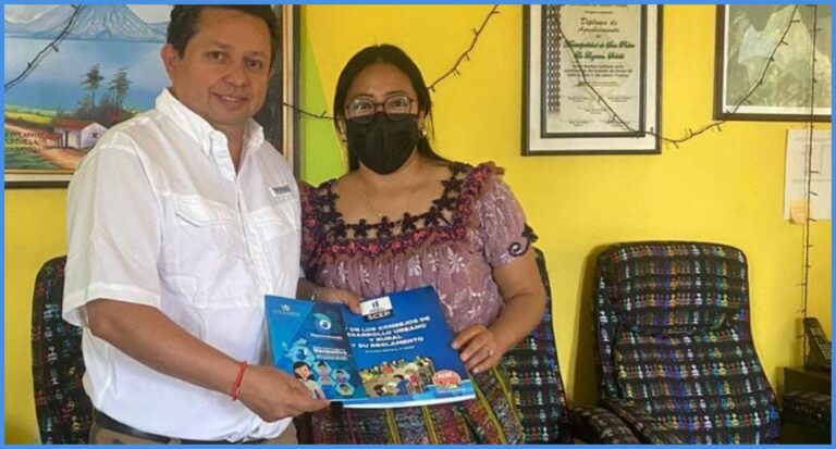 CAPACITACIÓN Y ENTREGA DE LEYES A LOS COCODE DE SAN PEDRO LA LAGUNA, SOLOLÁ