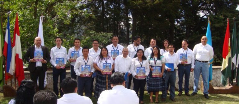 ENTREGA DE REVISTA A CODEDES Y COREDUR DE LA REGIÓN SUROCCIDENTE