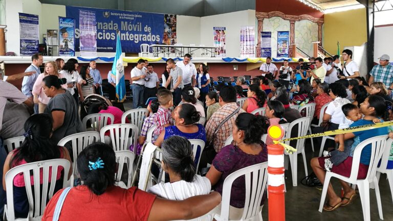 Inauguración de la jornada móvil de servicios en Coatepeque, Quetzaltenango.