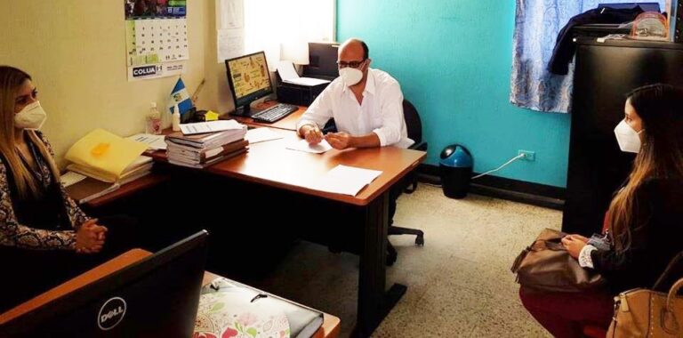 PRESENTACIÓN DE ASESORAS JURÍDICAS AL CODEDE SOLOLÁ.