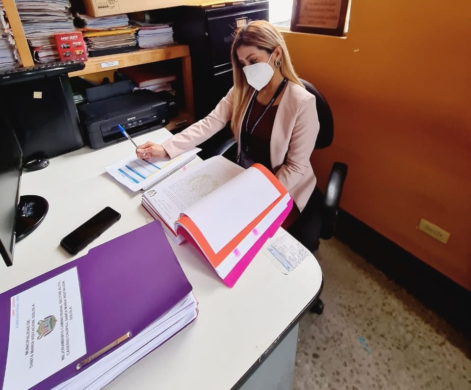 REVISIÓN DE EXPEDIENTE EN EL CODEDE SOLOLÁ