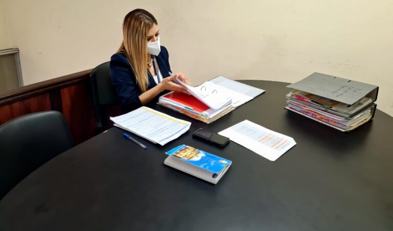 REVISIÓN DE EXPEDIENTES EN EL CODEDE DE RETALHULEU